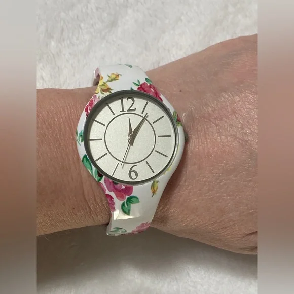 White Floral Design Ladies Bangle Style Wristwatch - Picture 10 of 12